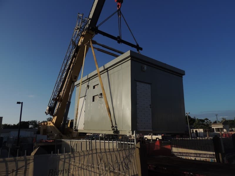 A crane positioning the Med Centro electrical house