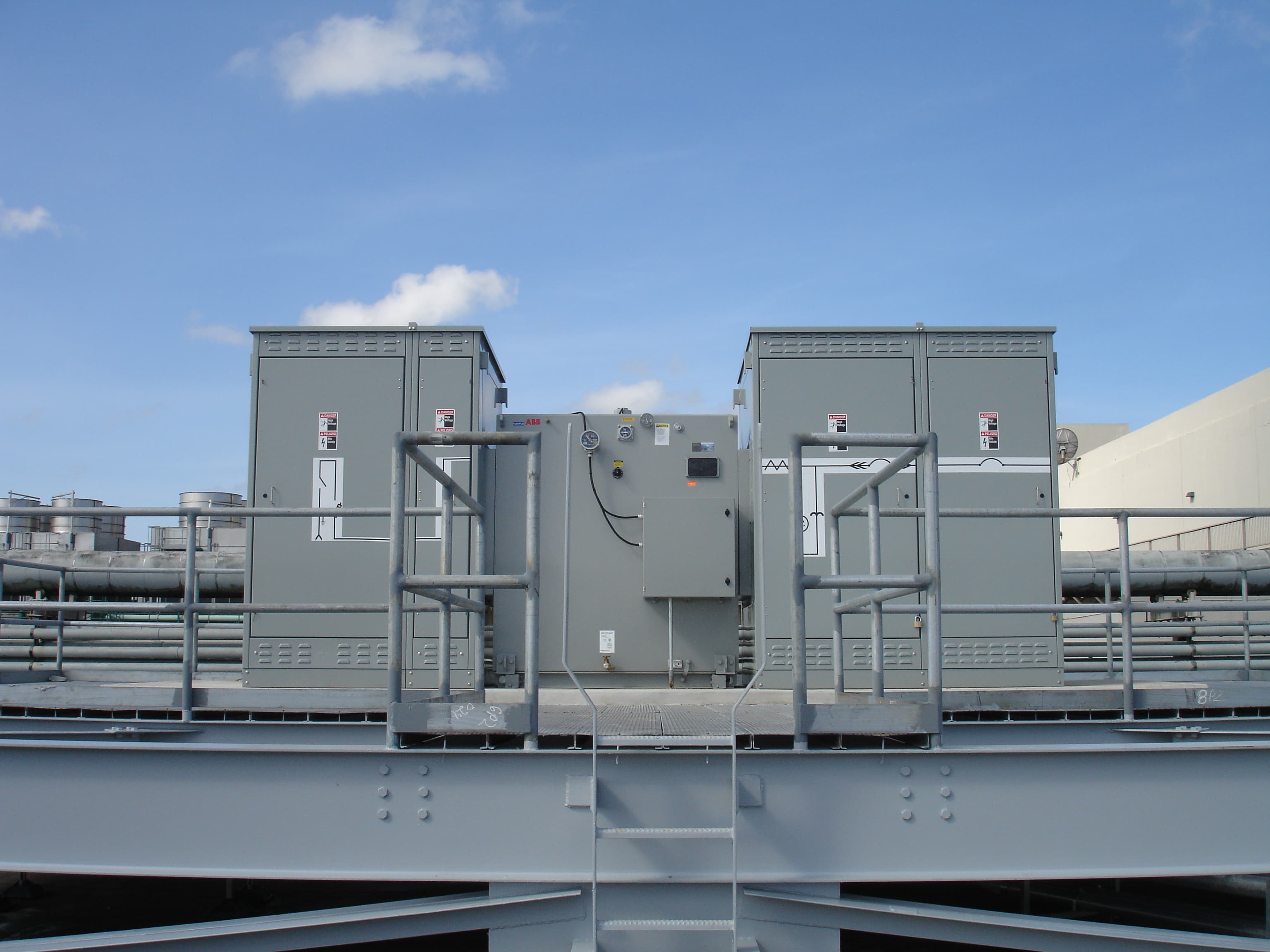 Rooftop unit substation at Plaza Las Americas